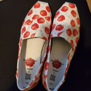 Tom's Apple shoes